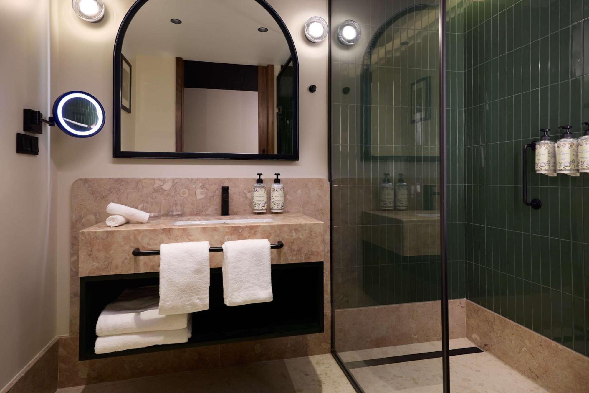 Duo Lisbon, Curio Collection By Hilton Hotel 4*