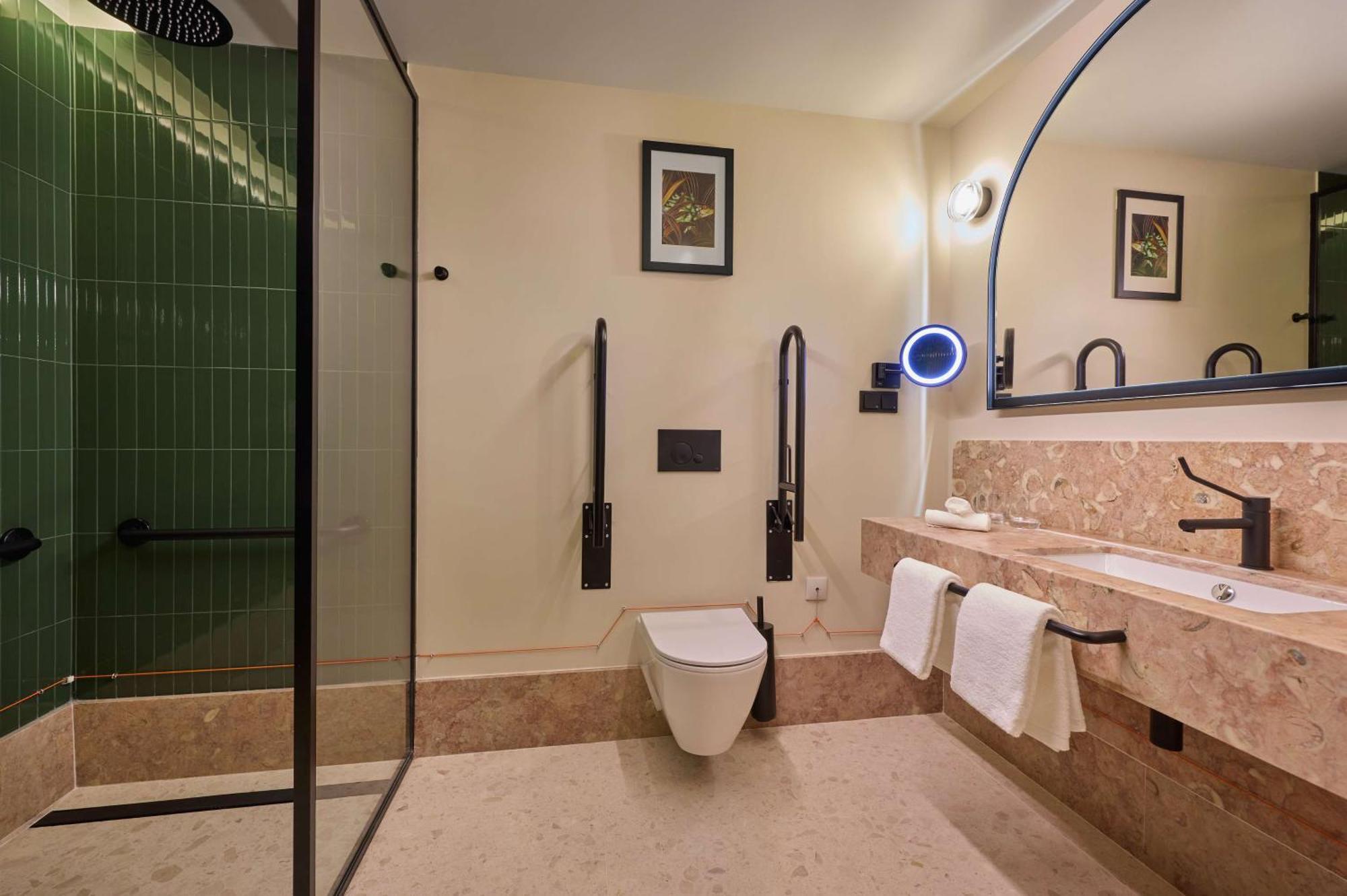 Duo Lisbon, Curio Collection By Hilton