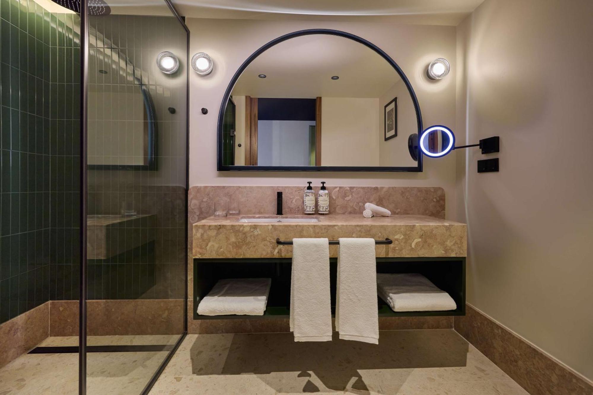 Hotel Duo Lisbon, Curio Collection By Hilton