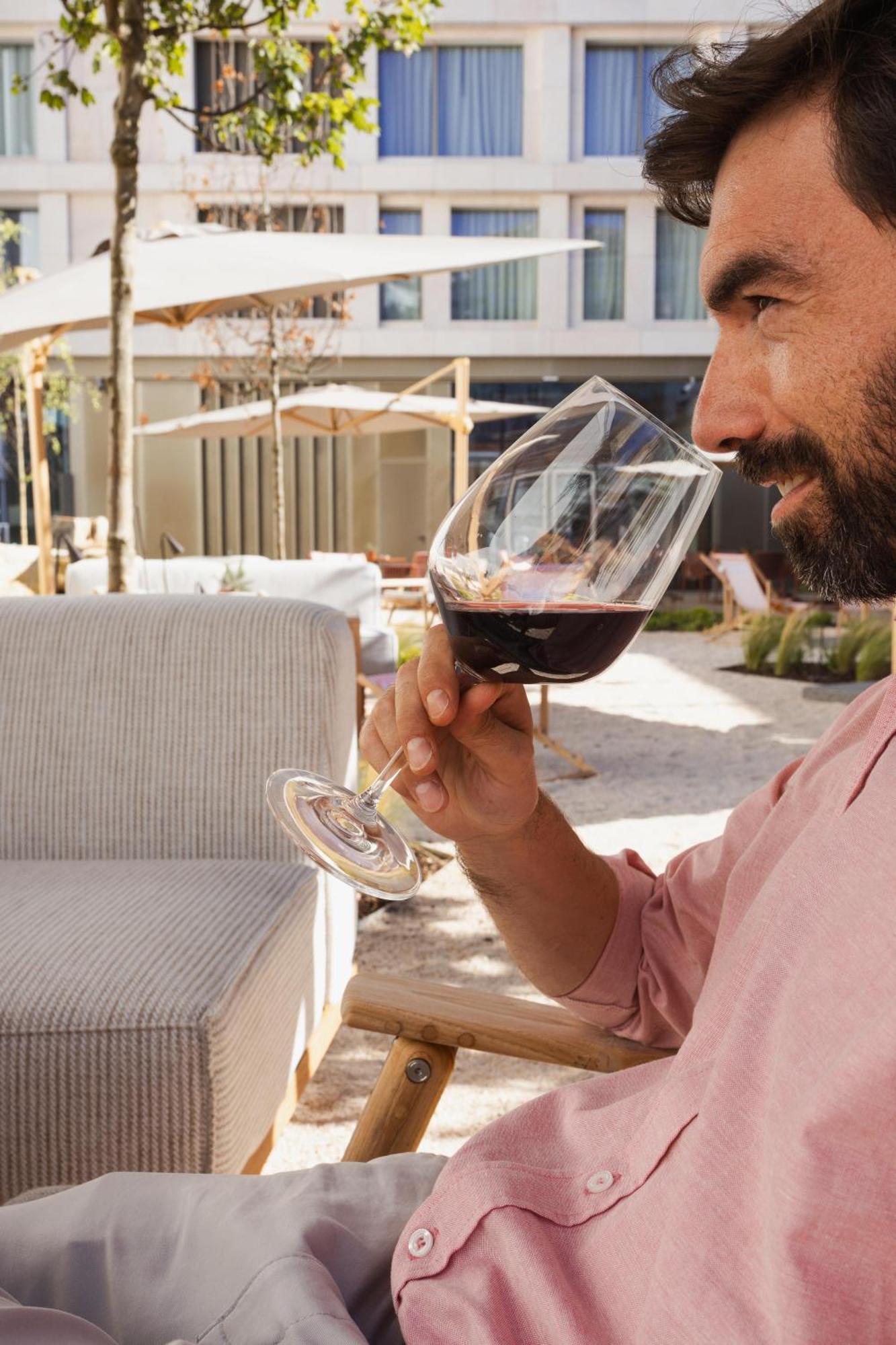 Hotel Duo Lisbon, Curio Collection By Hilton 4*