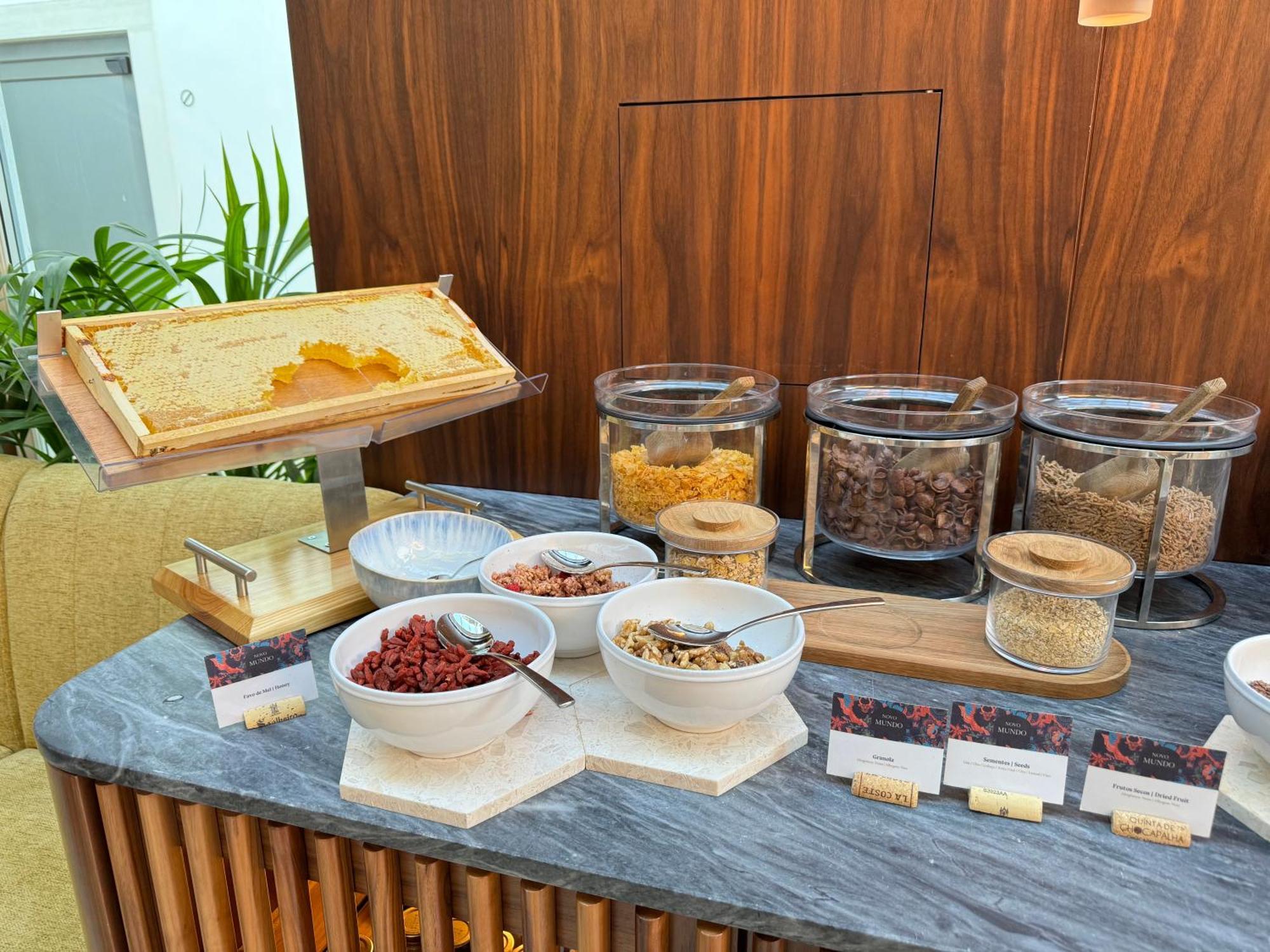 Duo Lisbon, Curio Collection By Hilton